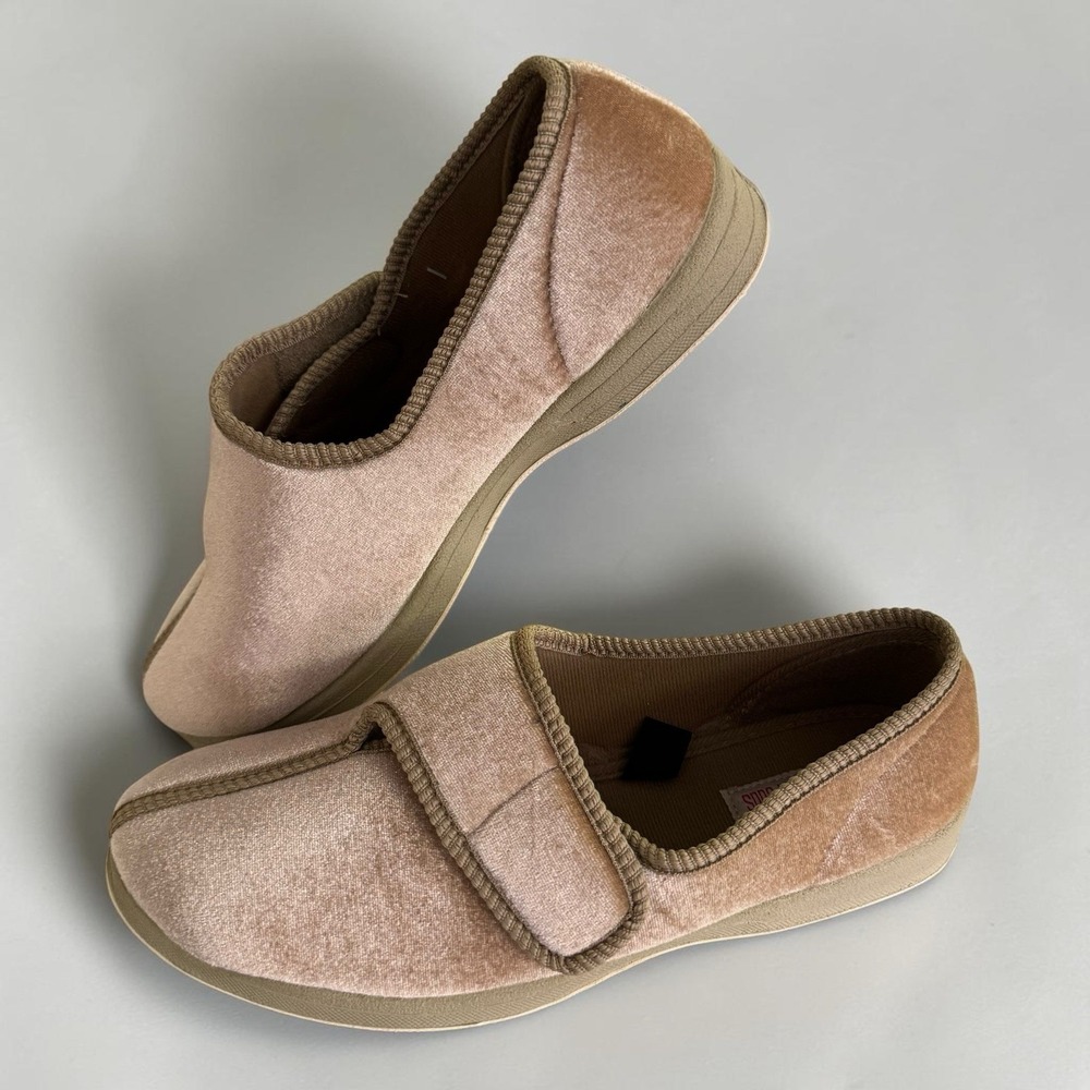 NWT Foamtreads Women Jewel Size 10 Medium Champagne